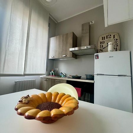 Casa Tito - Accogliente Monolocale A Due Passi Dalla Stazione Cesano Maderno Ngoại thất bức ảnh