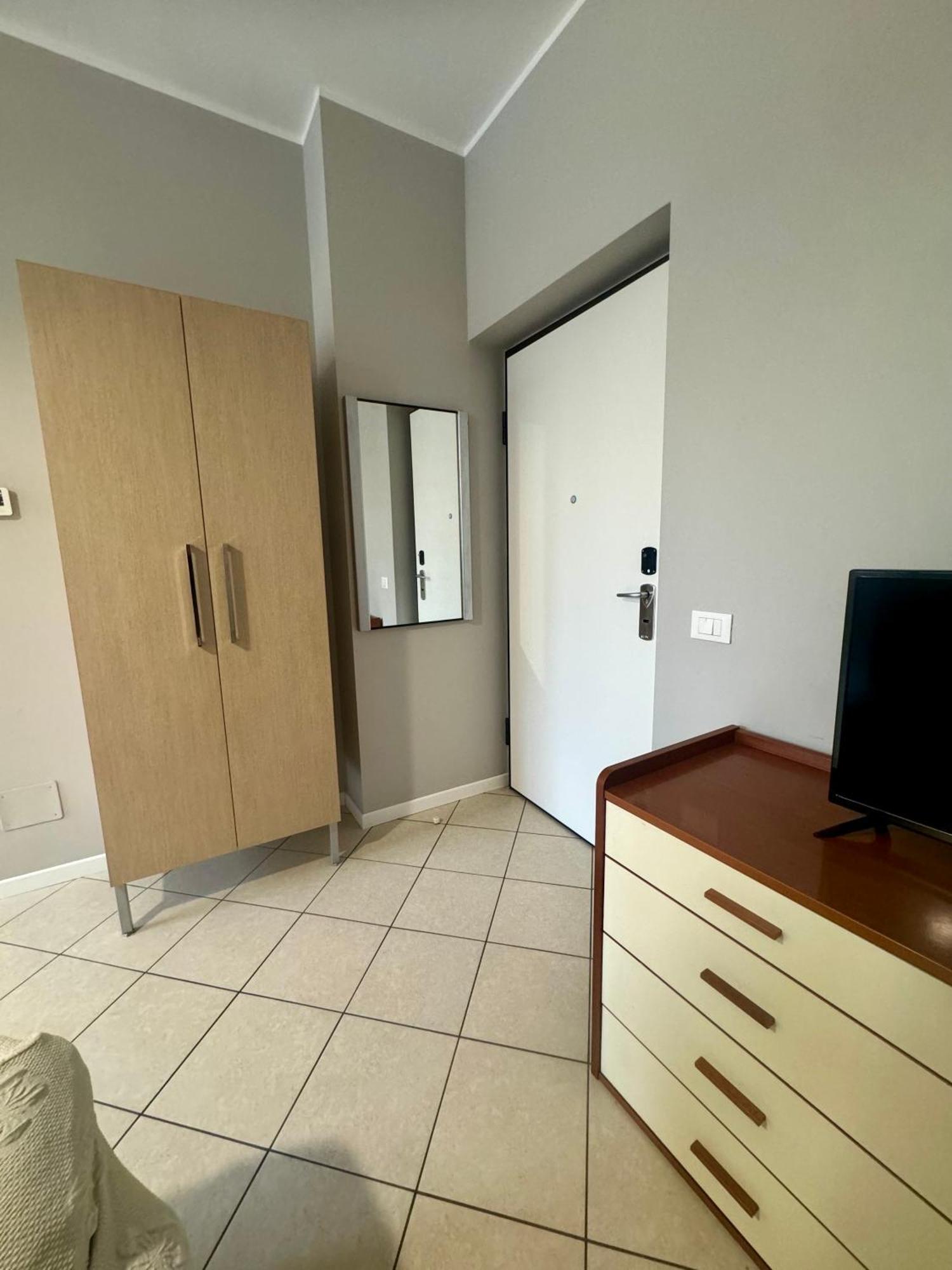 Casa Tito - Accogliente Monolocale A Due Passi Dalla Stazione Cesano Maderno Ngoại thất bức ảnh